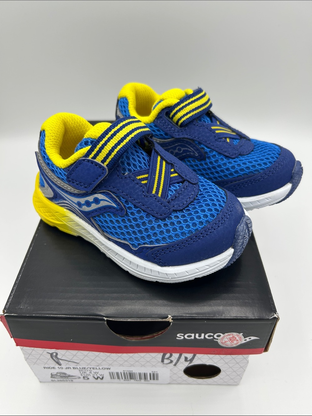 Saucony Kids Blue and Yellow Sneaker Size 5W